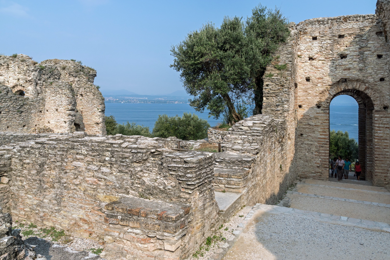 Gewaltige Torbögen - Grotte di Catullo