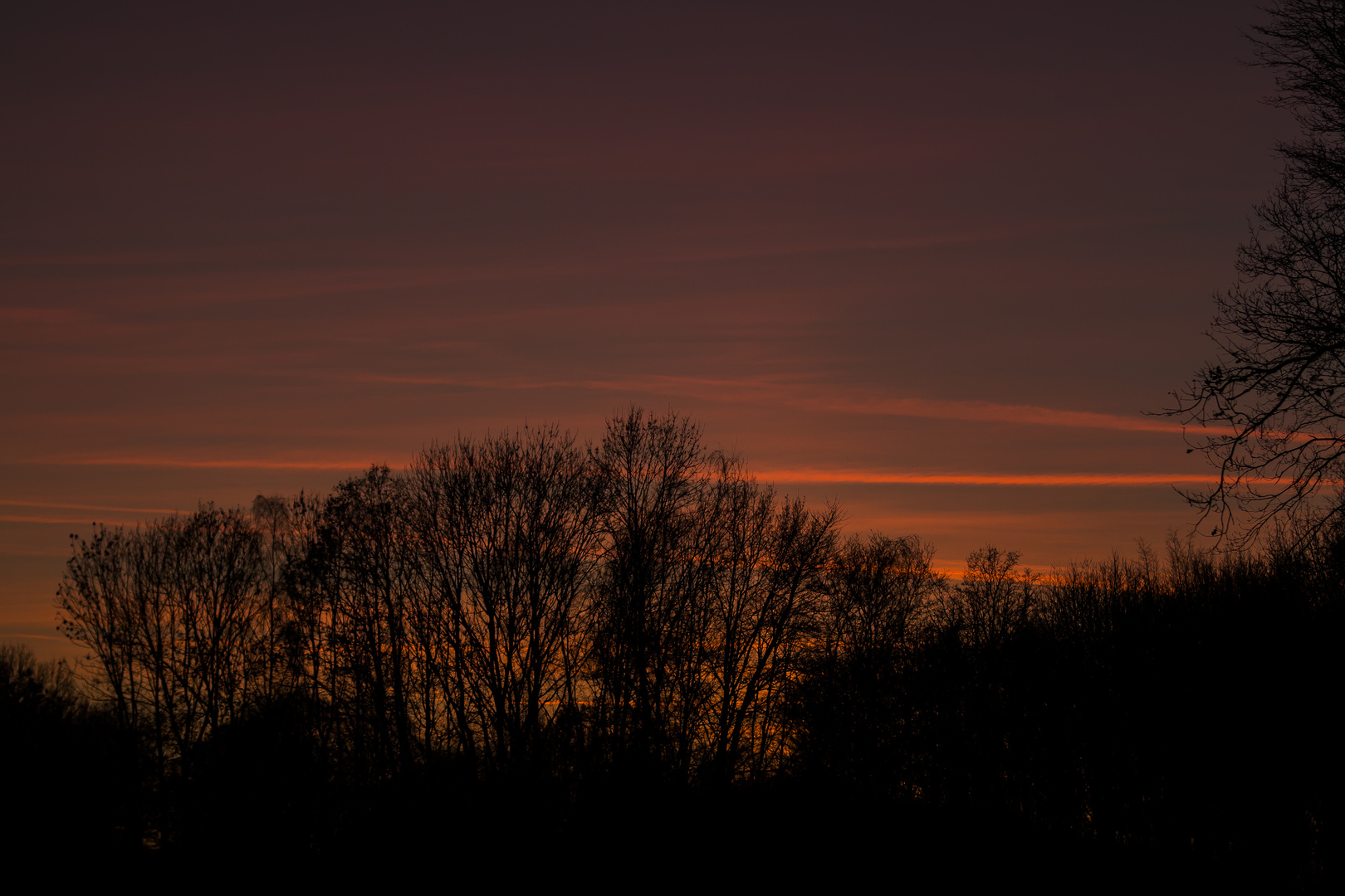 Gewaltiger roter Himmel