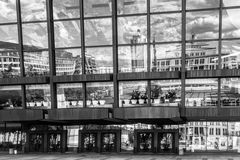 Gewandhaus spiegelt Augustusplatz