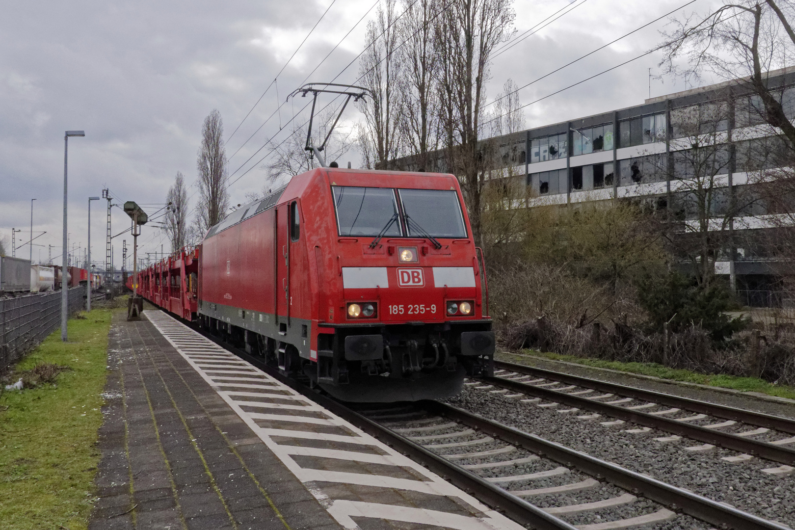 Gewerbliche Immobilie, leicht renovierungsbedürftig …