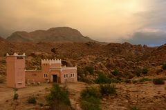 Gewitter am Abend über der Landschaft um Tafraoute