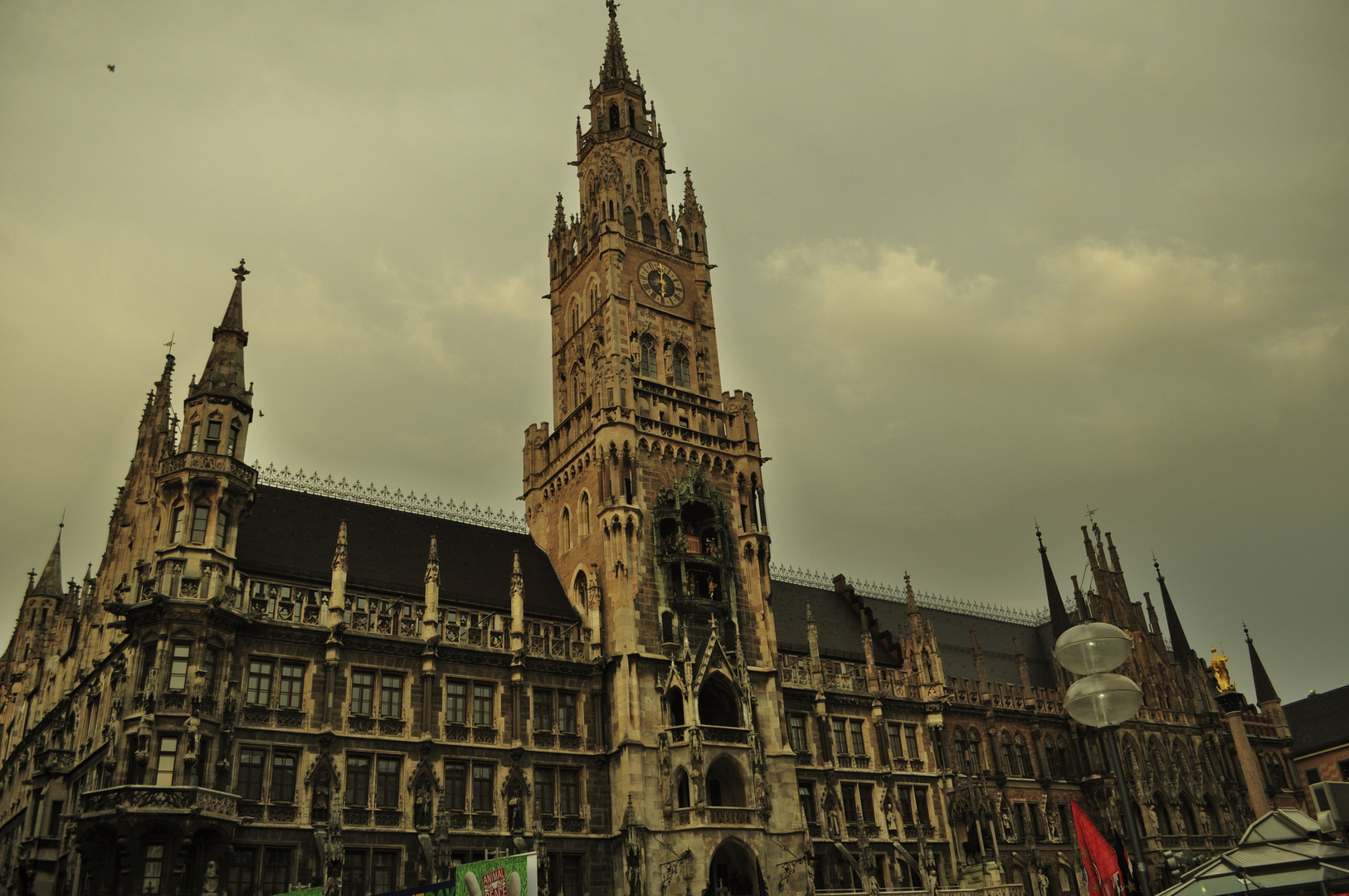 gewitter am rathaus