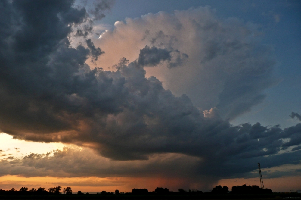 Gewitter-Amboss über Frankfurt