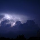 Gewitter hinter Wolken