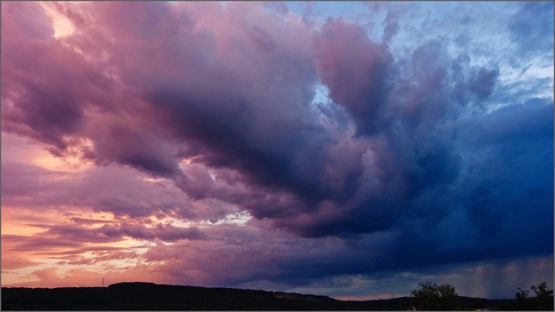 „GEWITTER IM ABENDKLEID“