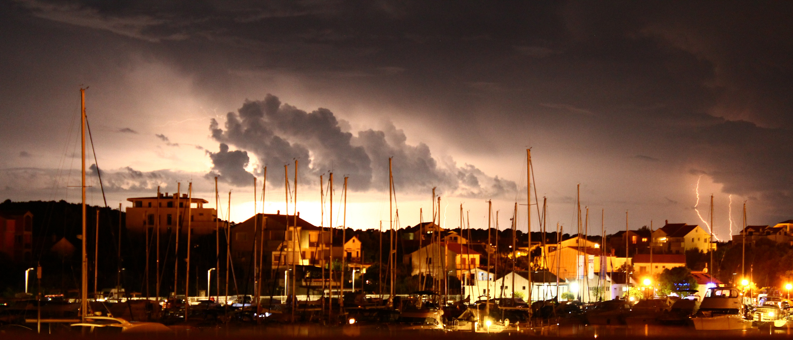 Gewitter im Hafen