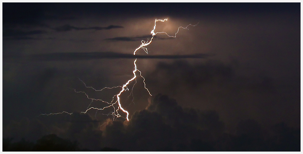 Gewitter im Regenwald