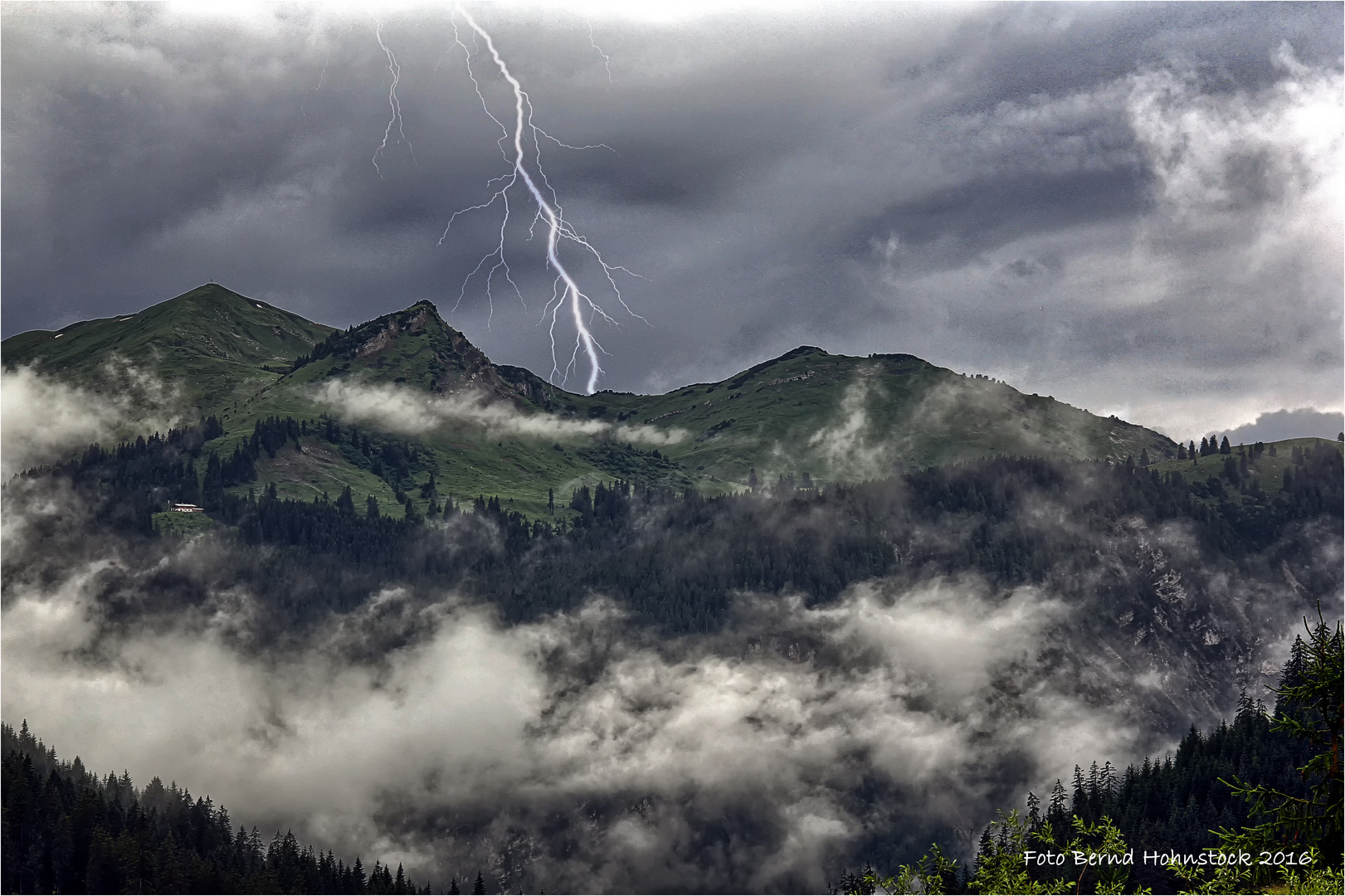 Gewitter in den Bergen ..... über der Raaz Alp Berwang / Rinnen