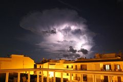 Gewitter in einer Wolke