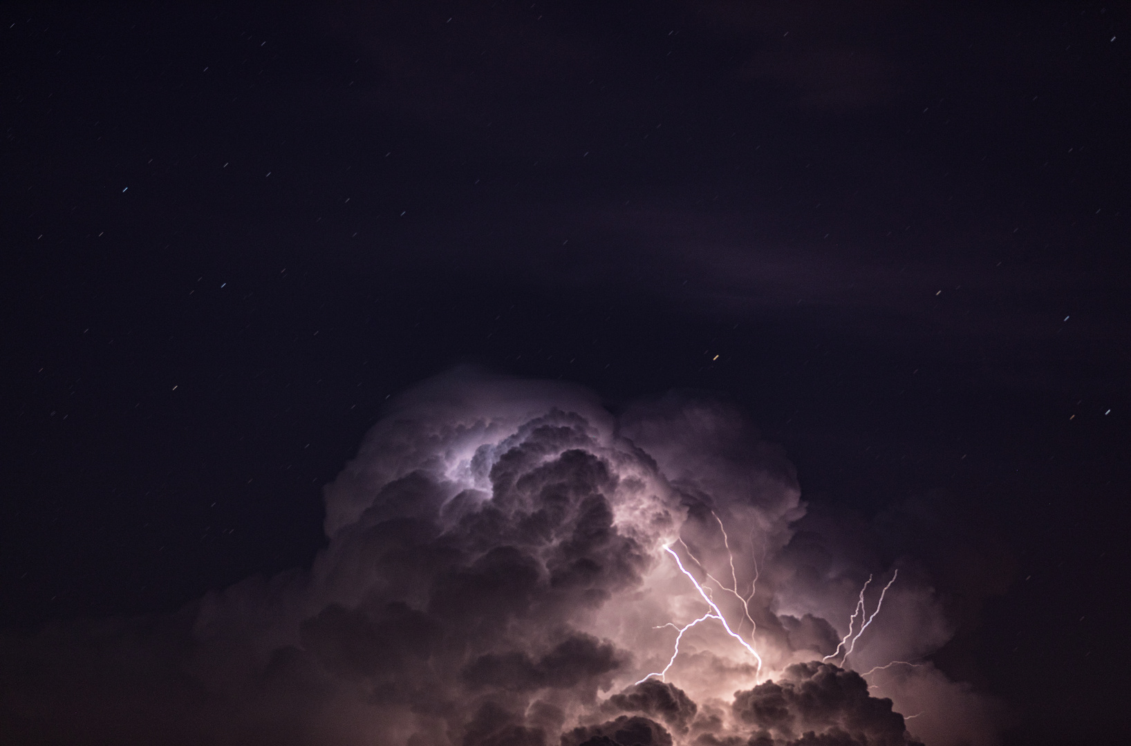 Gewitter mit Sternenhimmel 