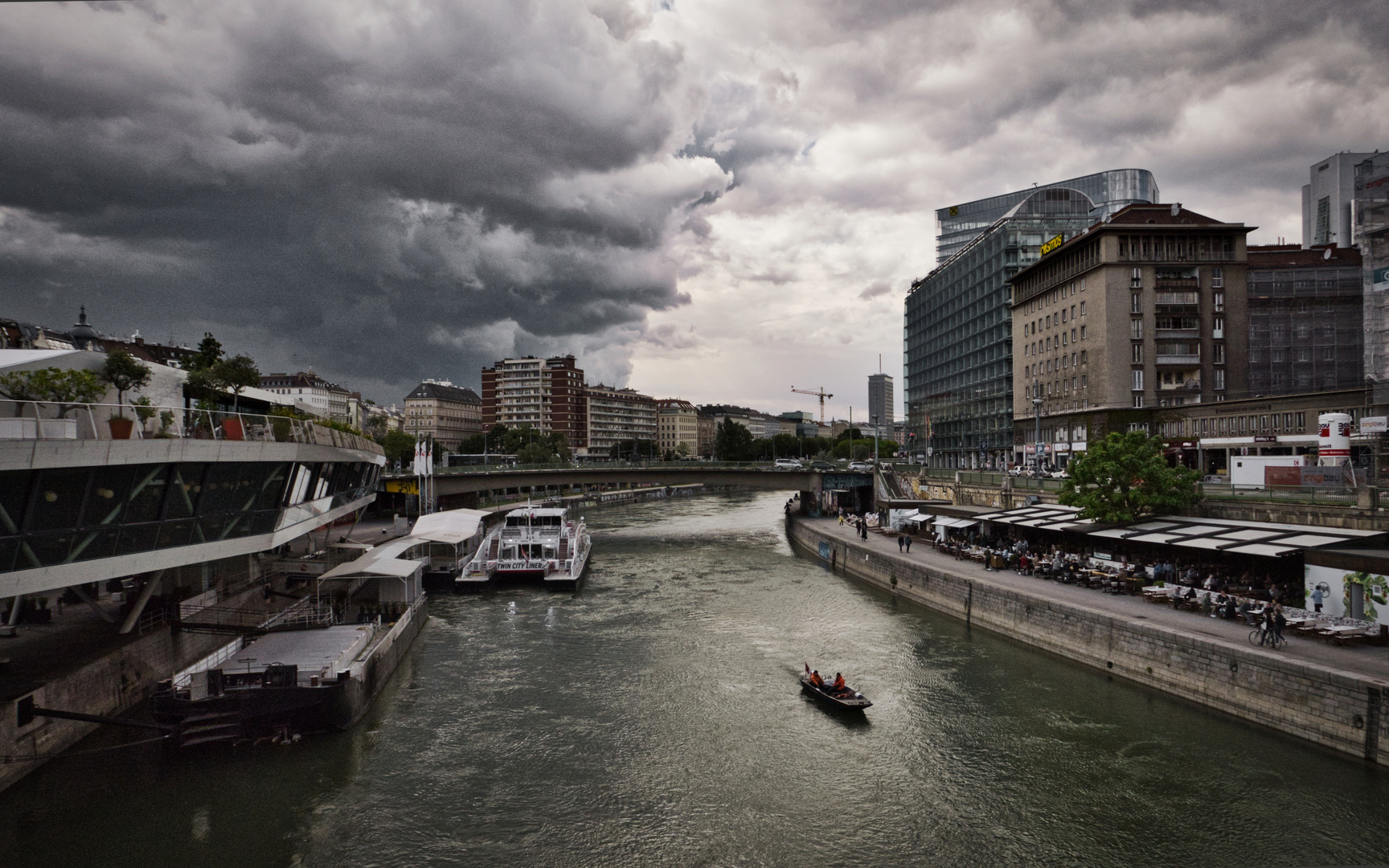 Gewitter über dem Donaukanal