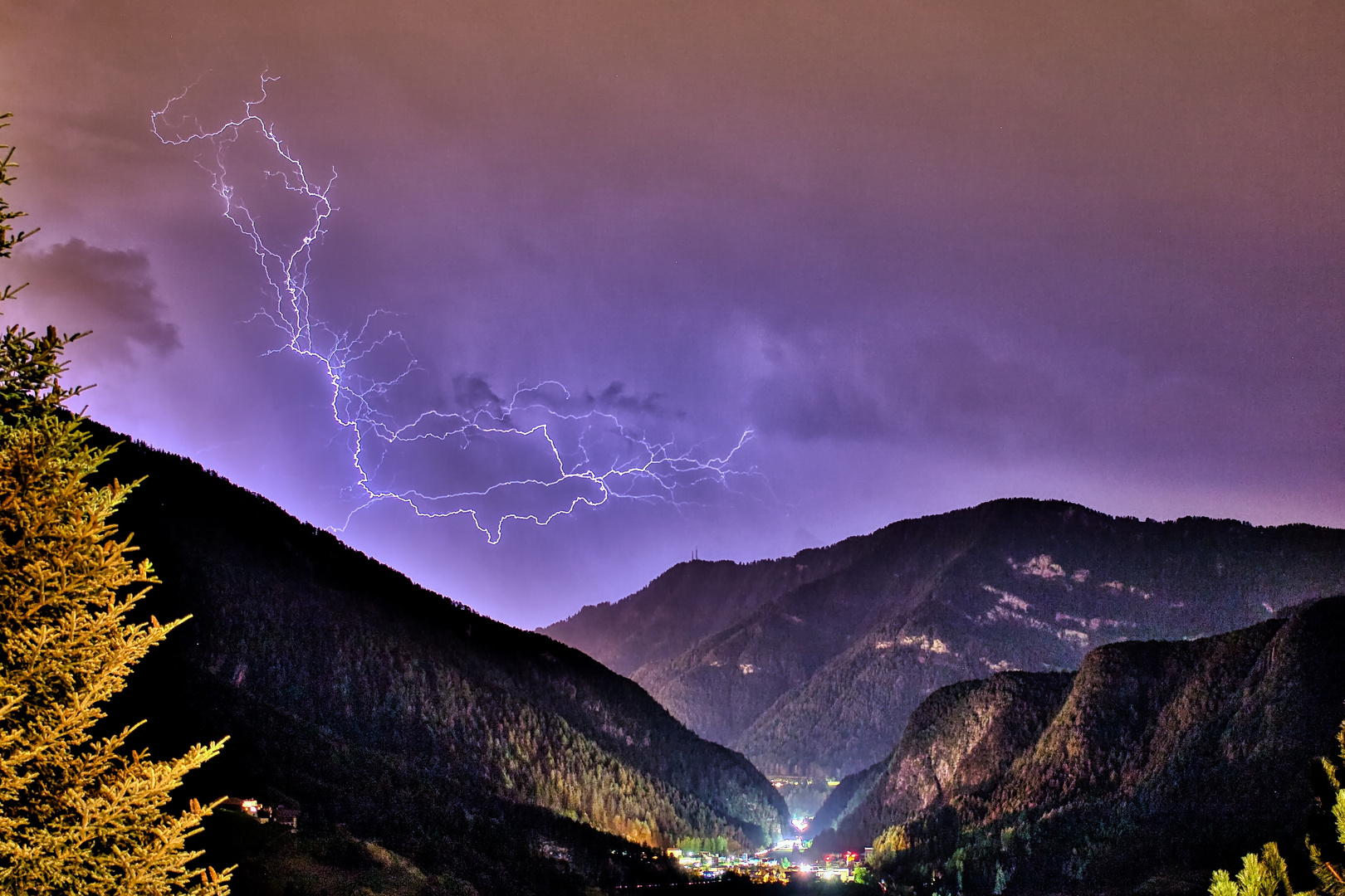 Gewitter über dem Grödner Tal.