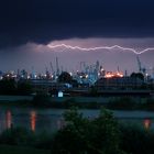 Gewitter über dem Hamburger Hafen