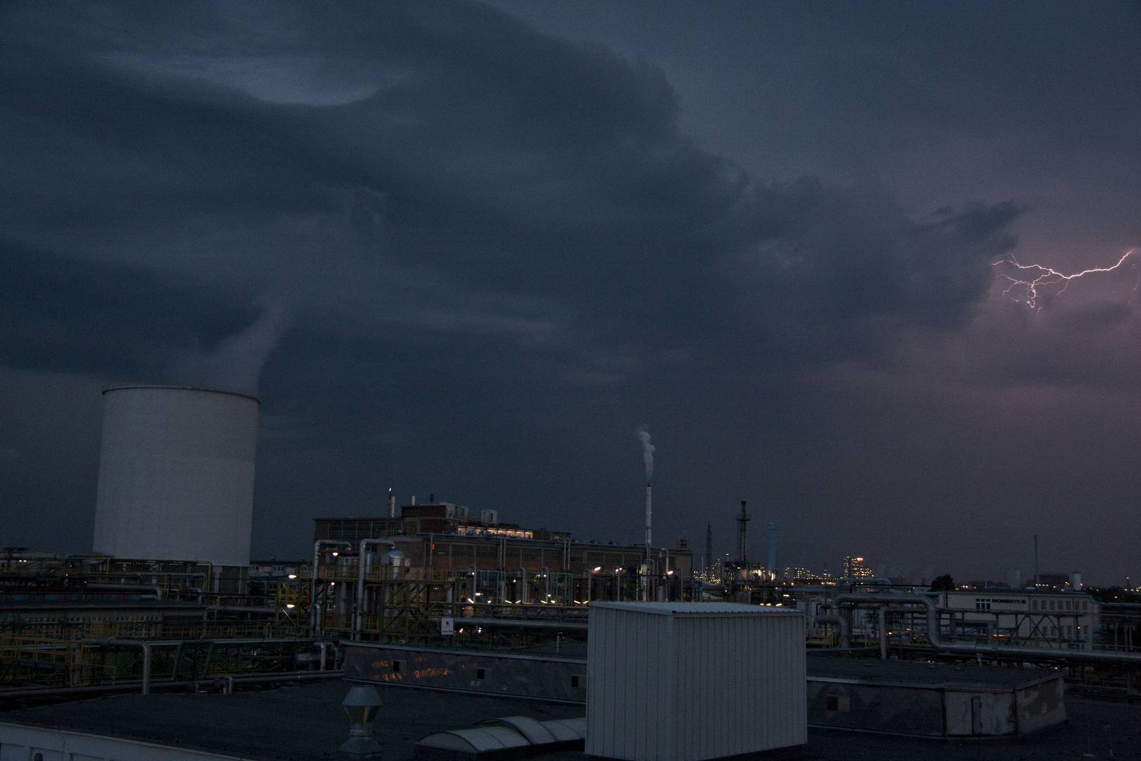 Gewitter Über dem Leuna-Werk - die 2