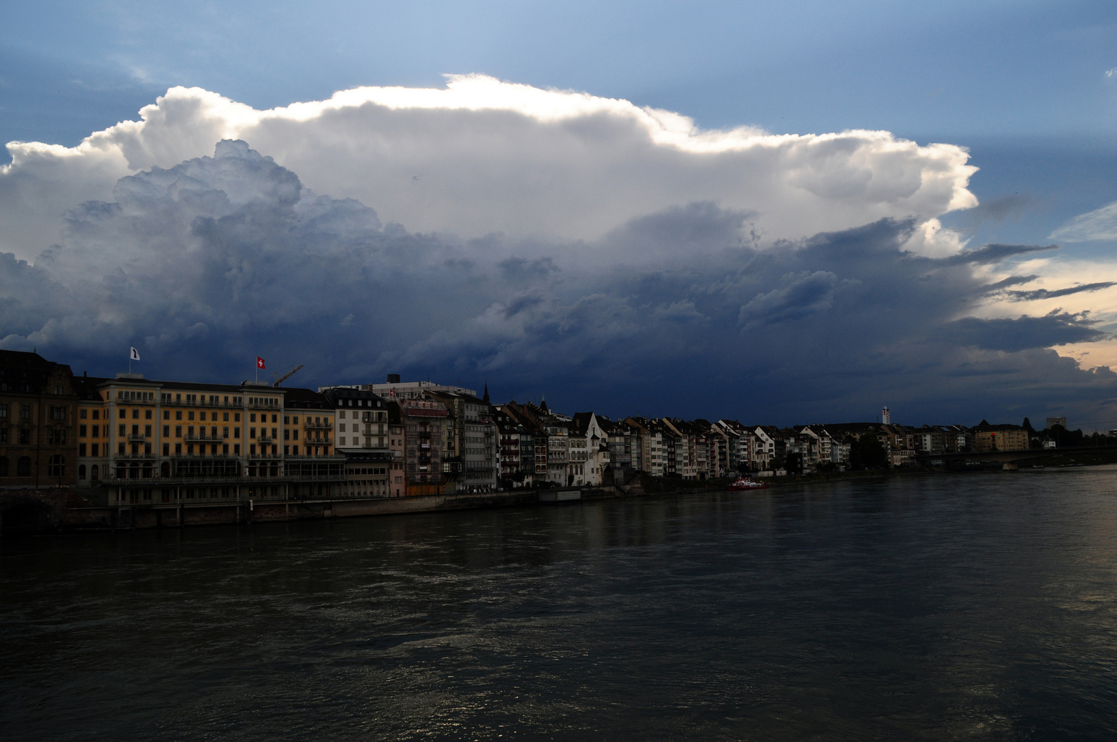 Gewitter über dem Rhein