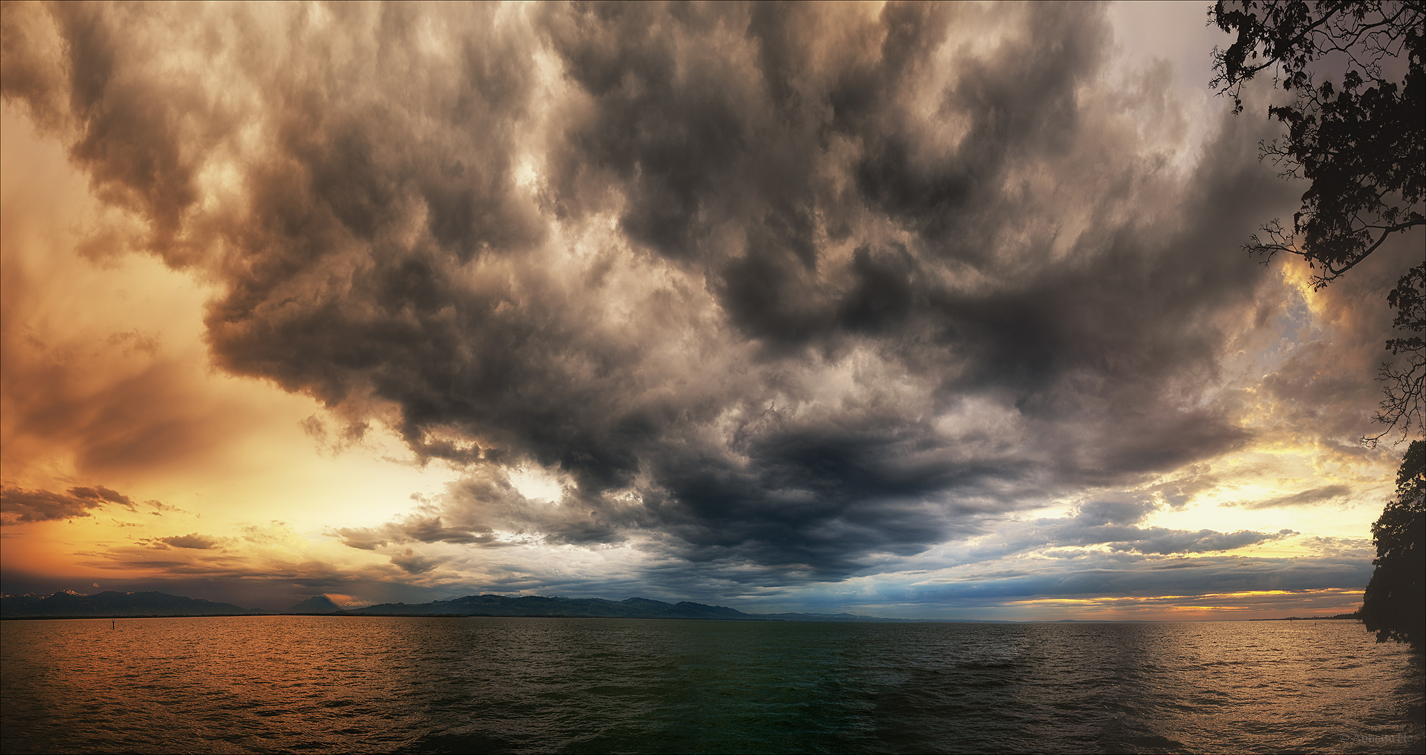 Gewitter über dem See