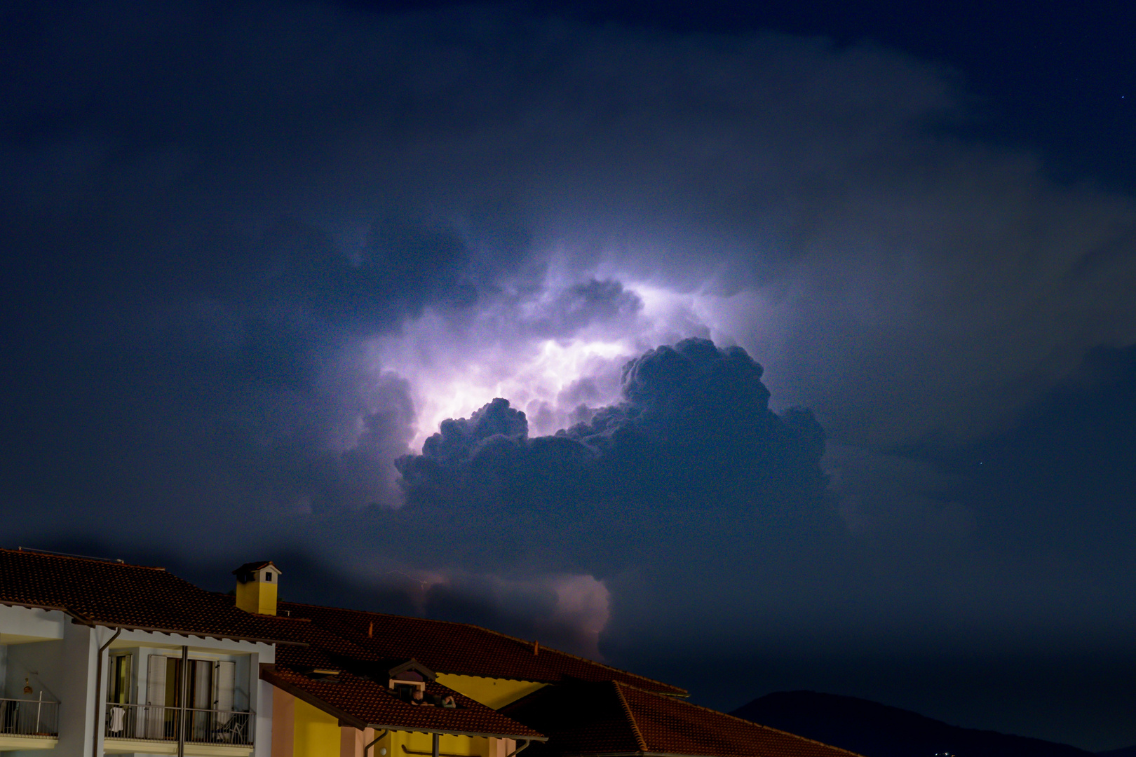 Gewitter über den Dächern