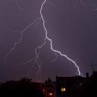 Gewitter über den Dächern der Stadt