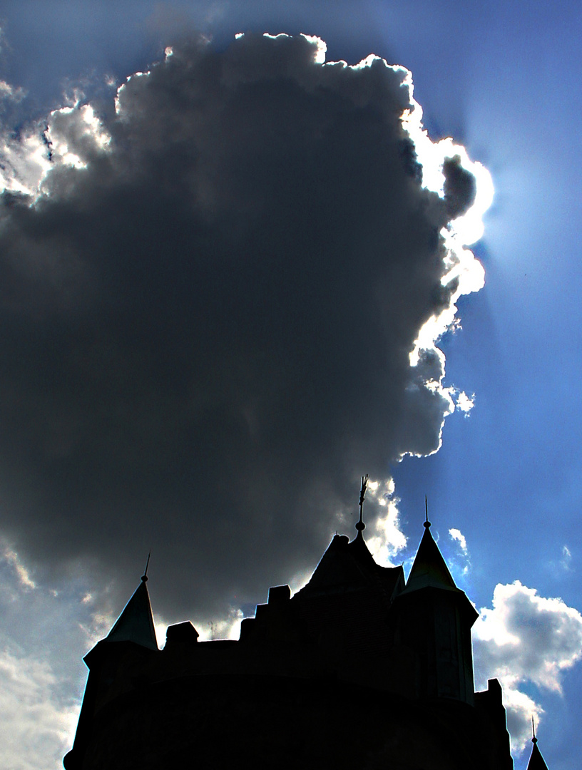 Gewitter über der Burg