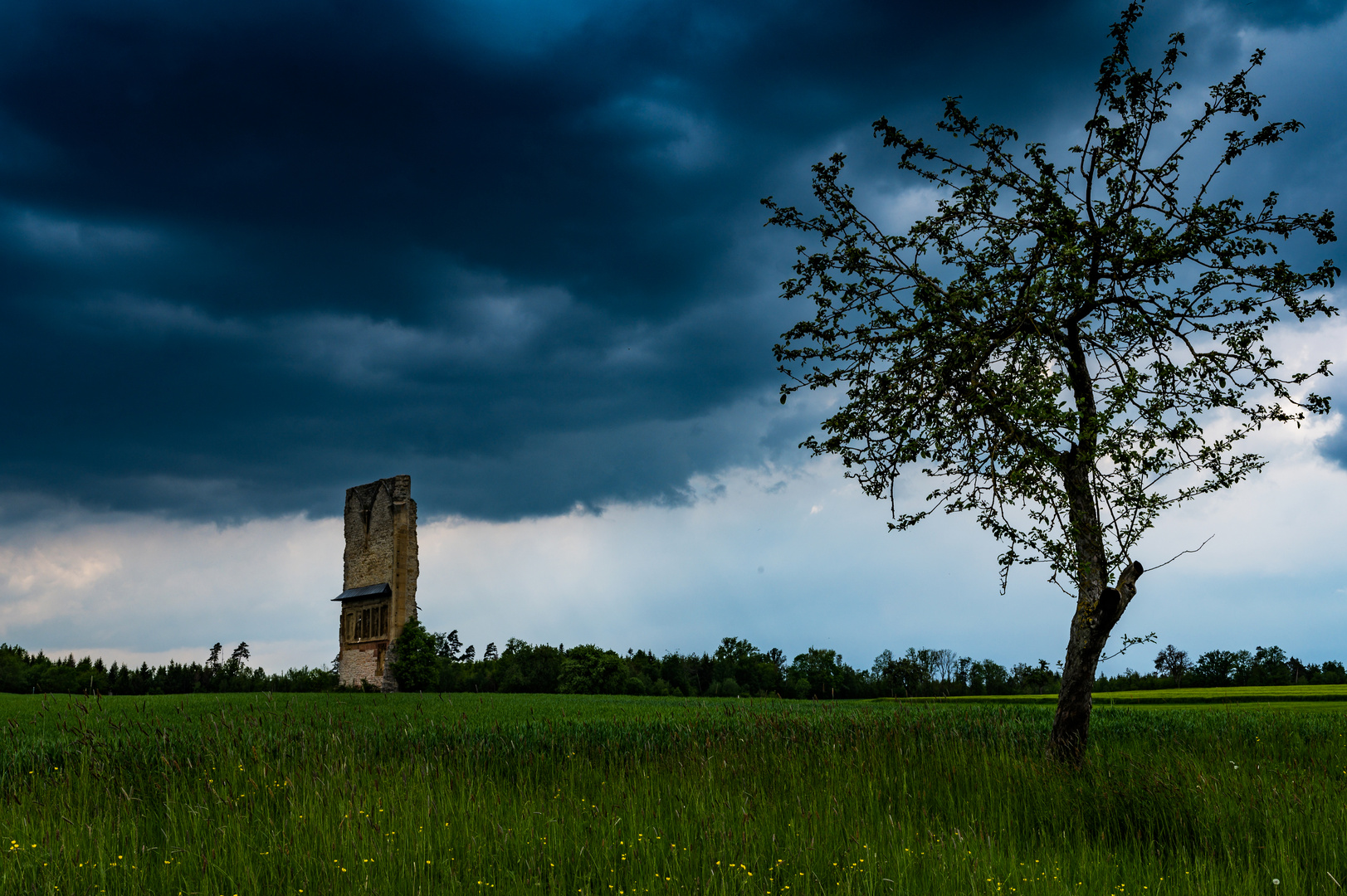 Gewitter über der Mauer