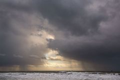 ... Gewitter über der Nordsee ...