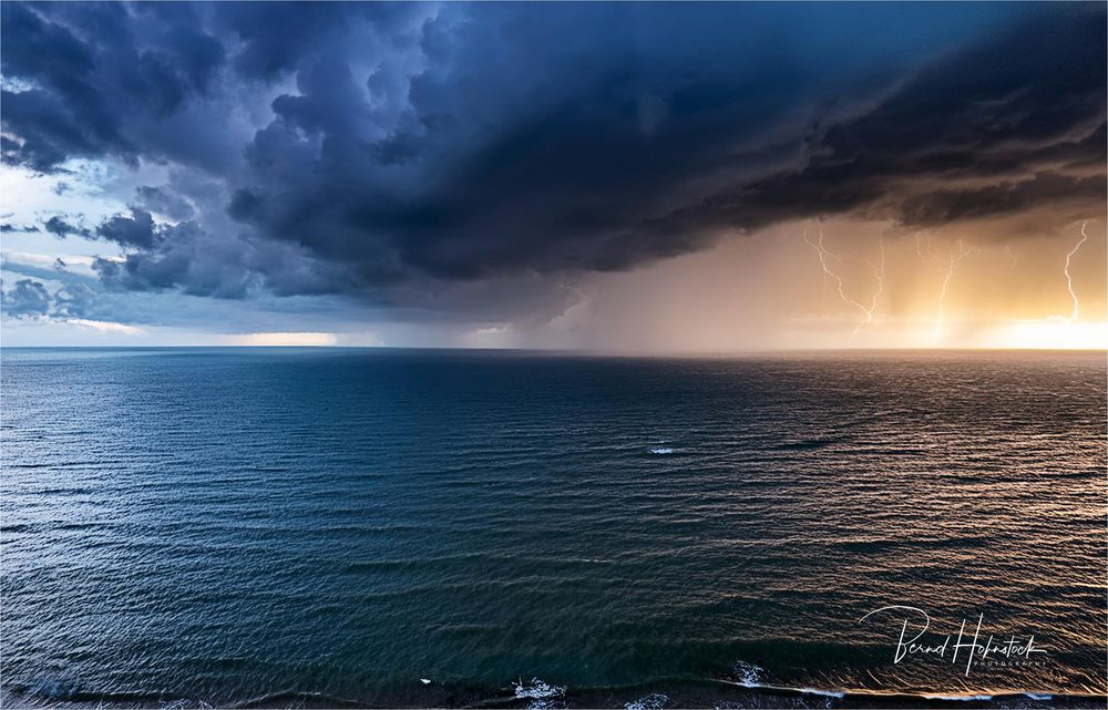 Gewitter über der Nordsee .....