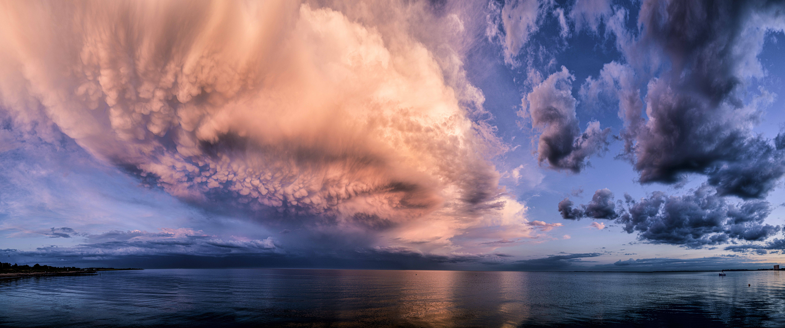 Gewitter über der Ostsee