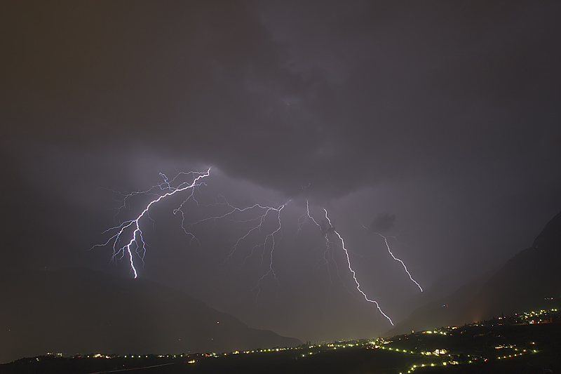 Gewitter über Dorf Tirol