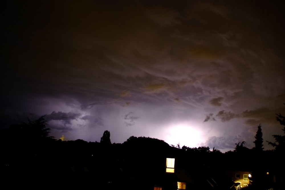 ... Gewitter über Duisburg ...