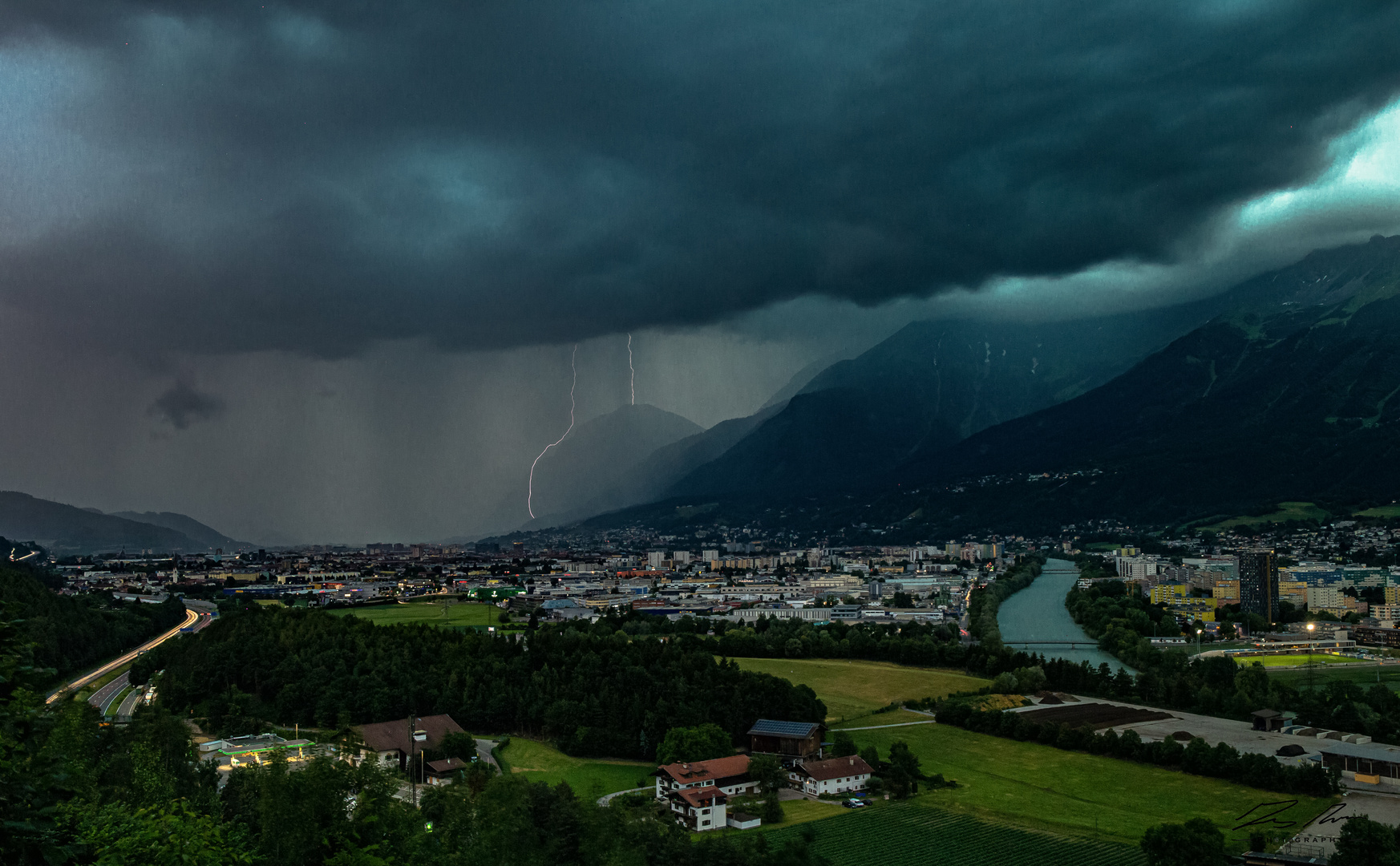 Gewitter über Innsbruck