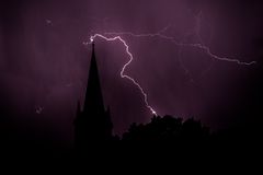 Gewitter über Kirchturm