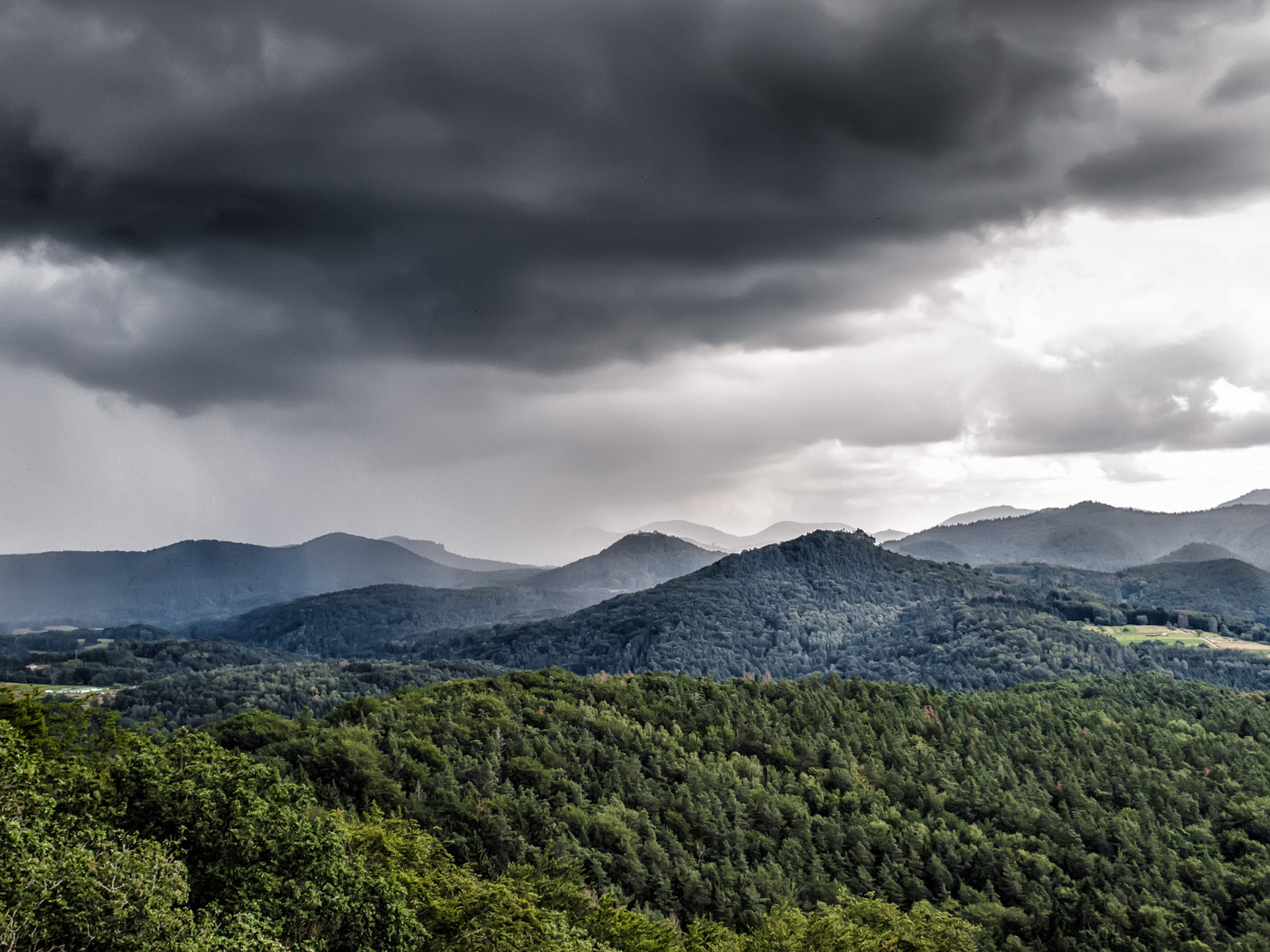 Gewitter über Lindelbrunn