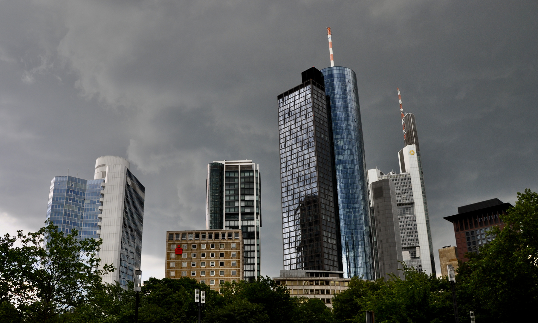 Gewitter über Mainhattan - Ein Bild mit Symbocharakter