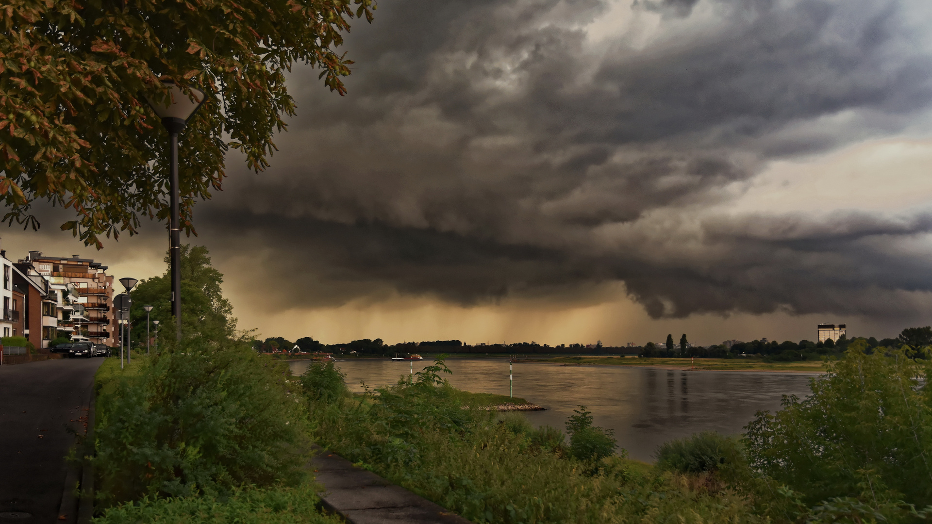 Gewitter über Neuss