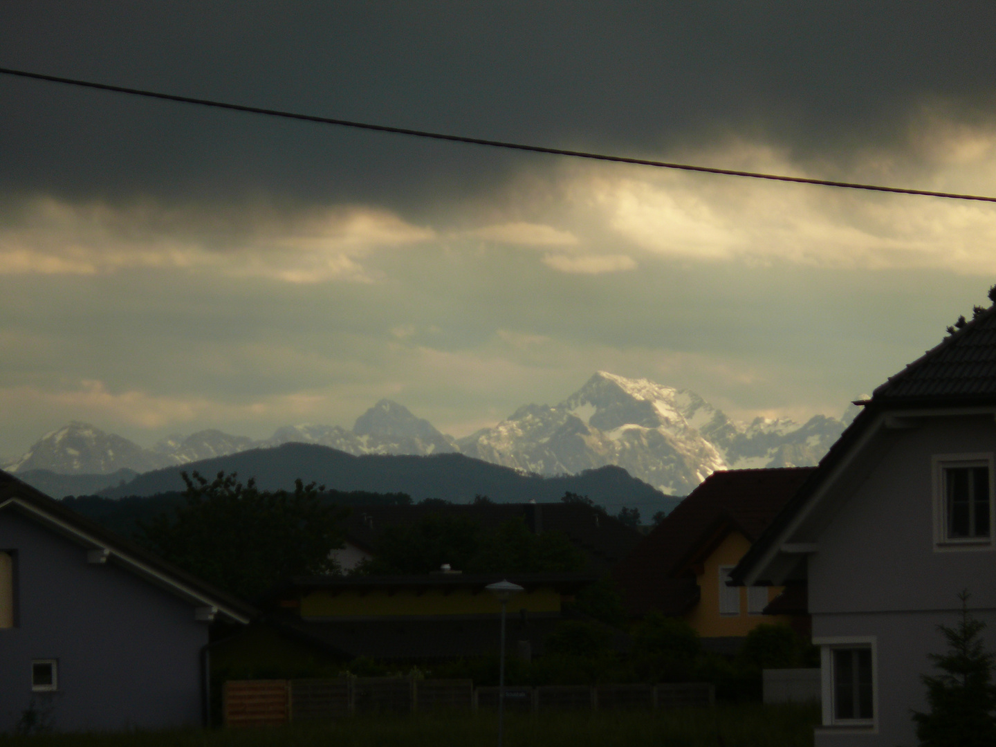 Gewitter über Oberösterreich mit Blick in die Alpen