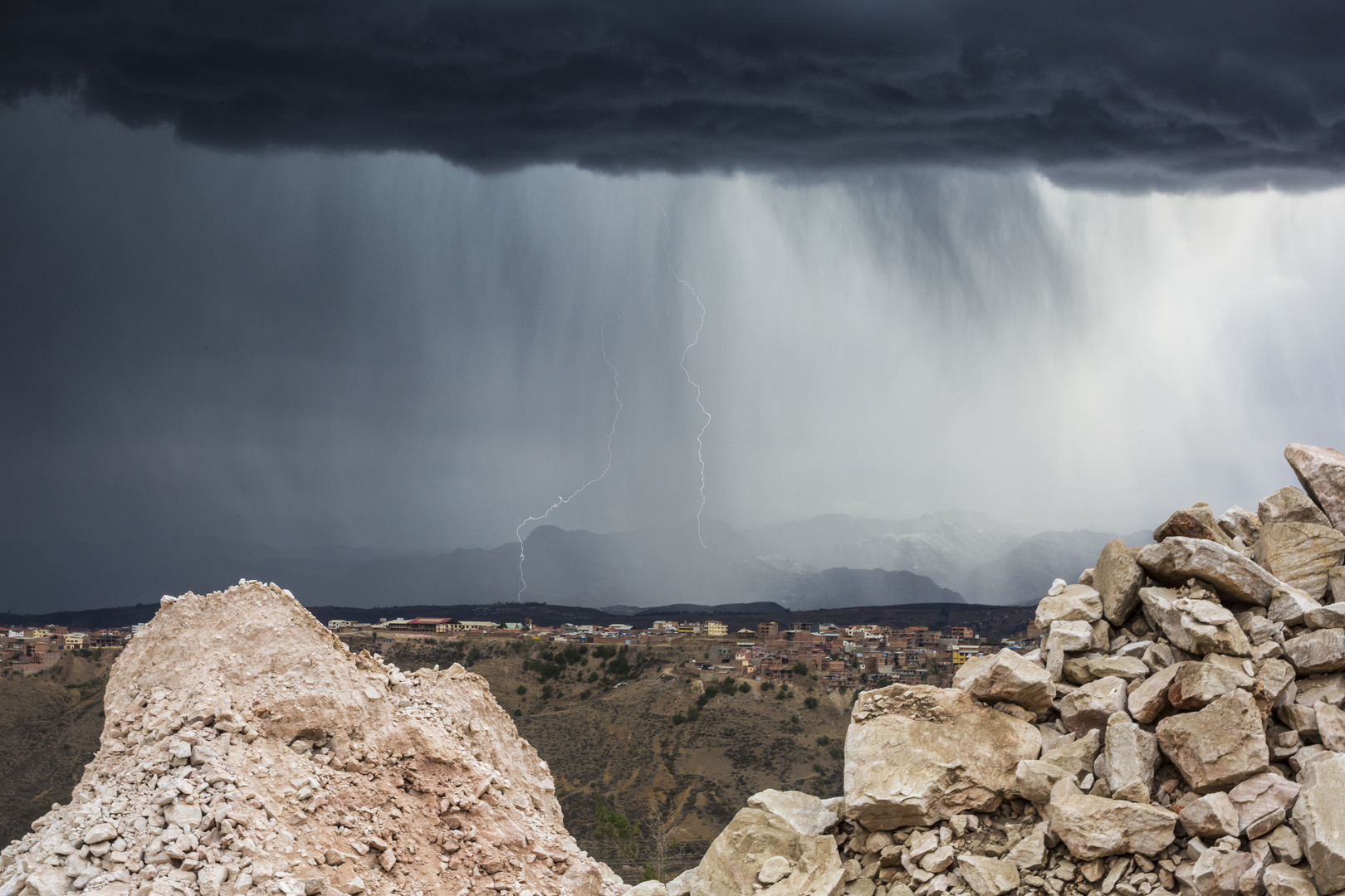 Gewitter über Sucre in Bolivien