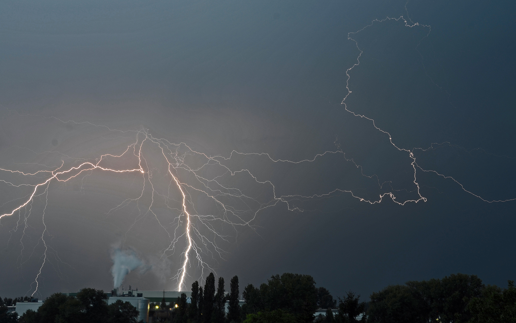 Gewitter über Wiesbaden -3-