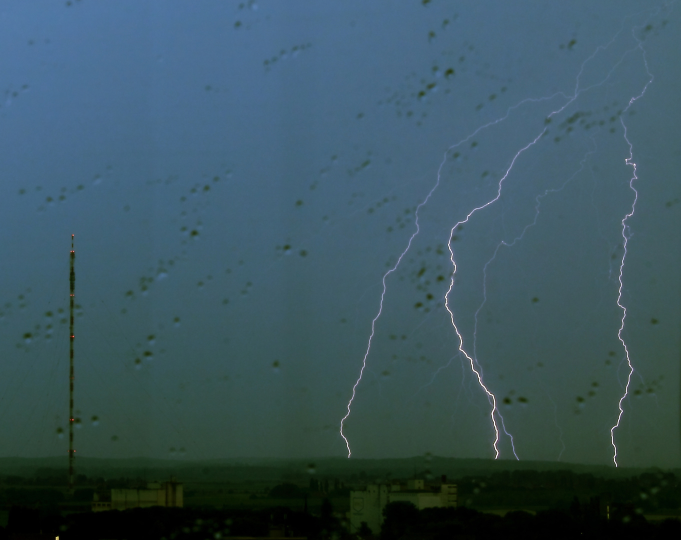 " Gewitter und Blitzschlag über Wesel am Niederrhein "