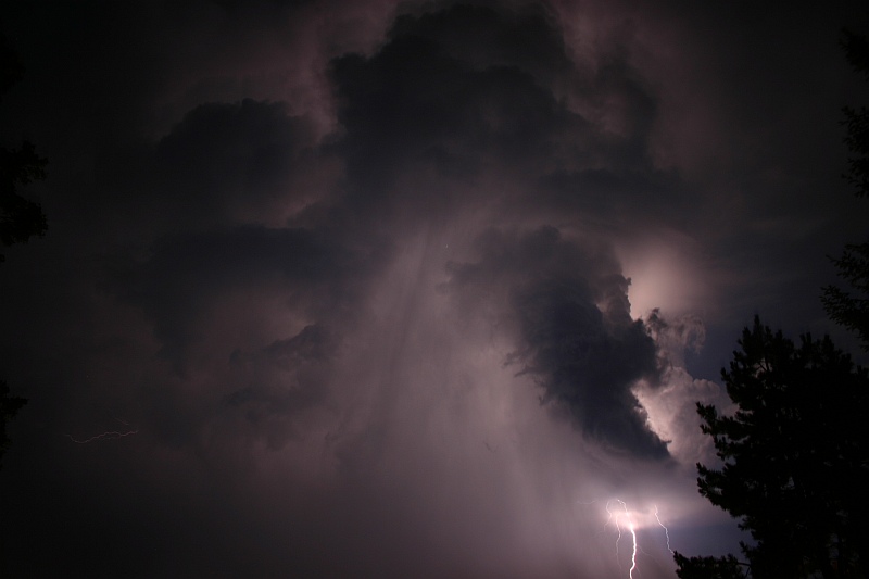 Gewitter und Hagelwand