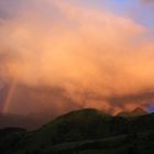 Gewitter und Regenbogen in den Bergen