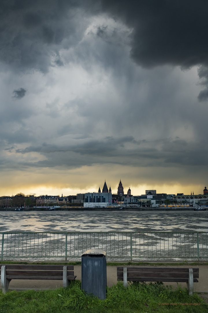 Gewitter und Regensturm über Mainz und Mainz-Kastel