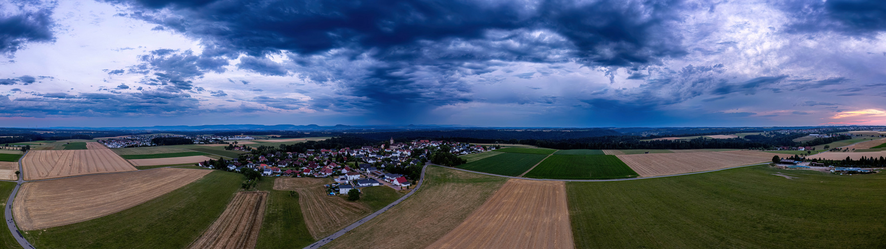 Gewitter und Sonnenuntergang