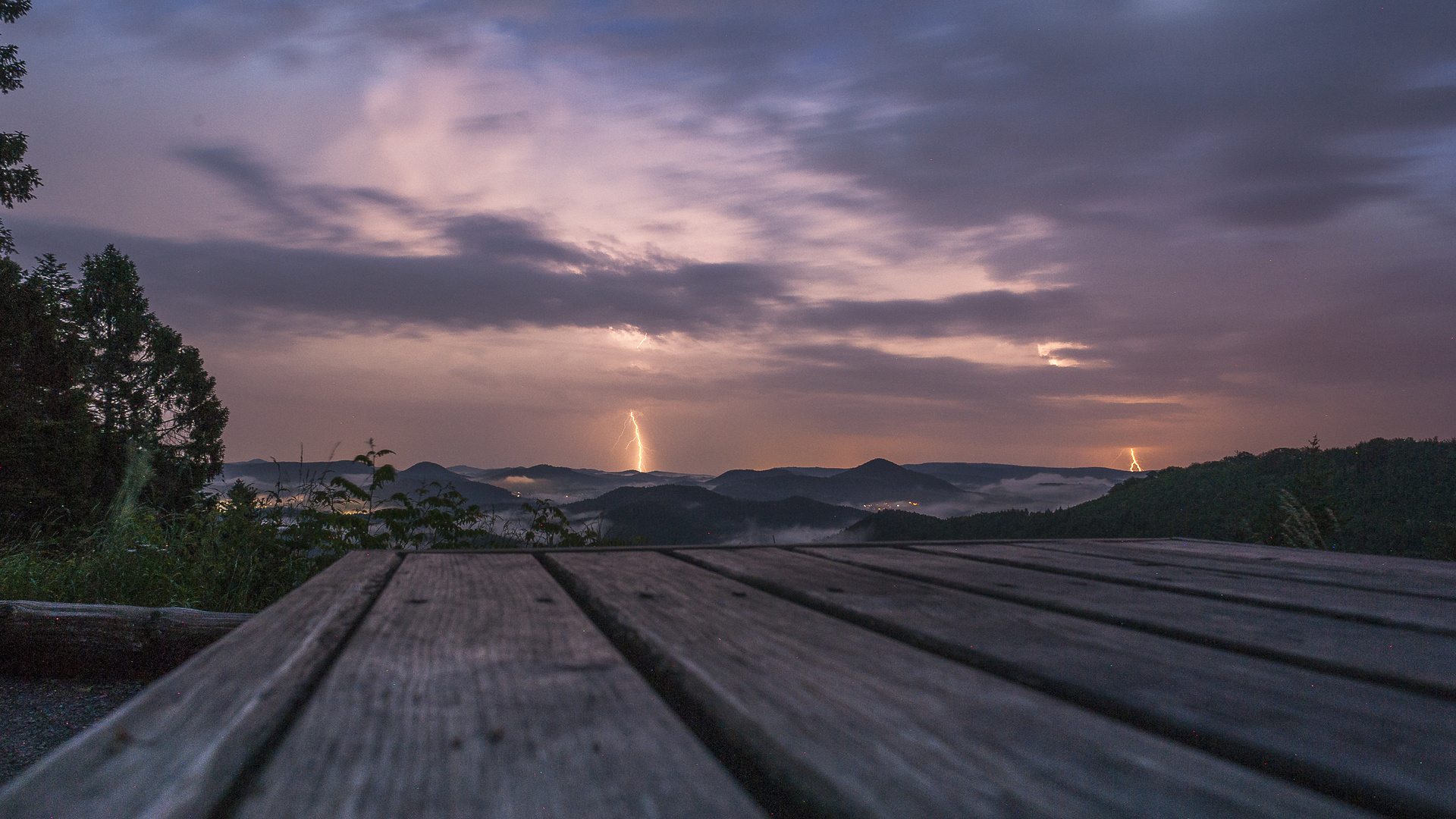 Gewitter vom Holz Tisch aus