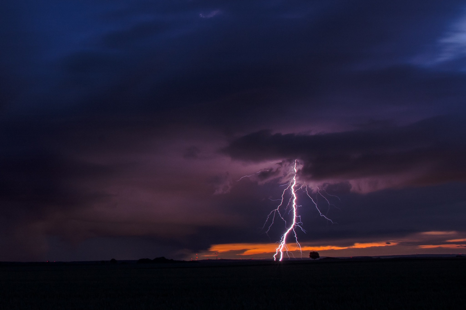 Gewitter zur blauen Stunde