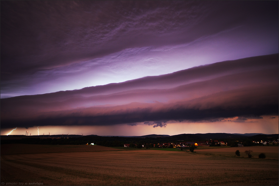 Gewitter zur Morgendämmerung