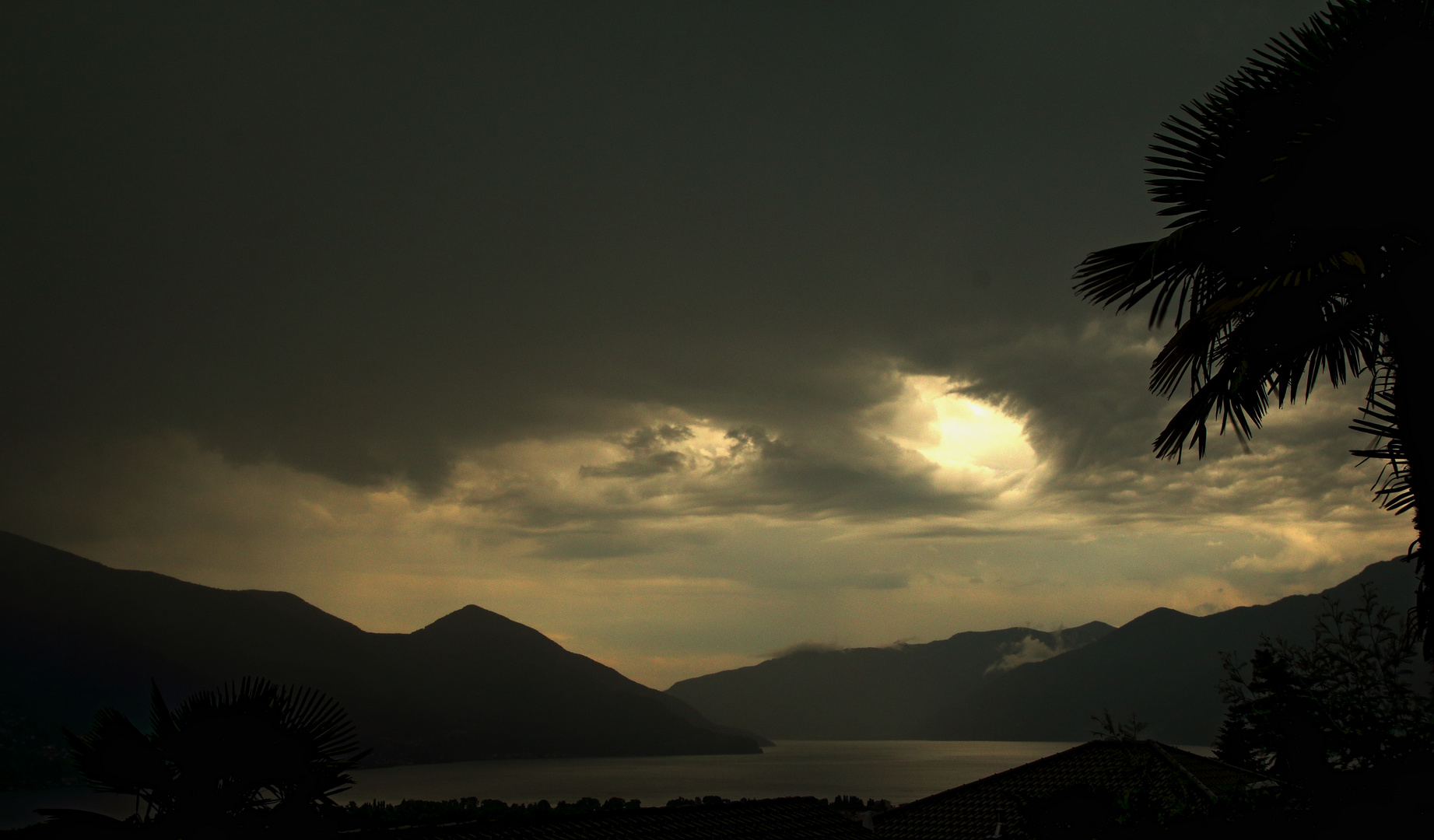 Gewitterabzug über dem Lago Maggiore