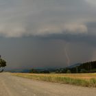 Gewitteraufzug mit Blitzeinschlag beim Pöhlberg im Erzgebirge