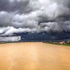 Gewitterfront am Tonle Sap (Fluss) Kambodscha