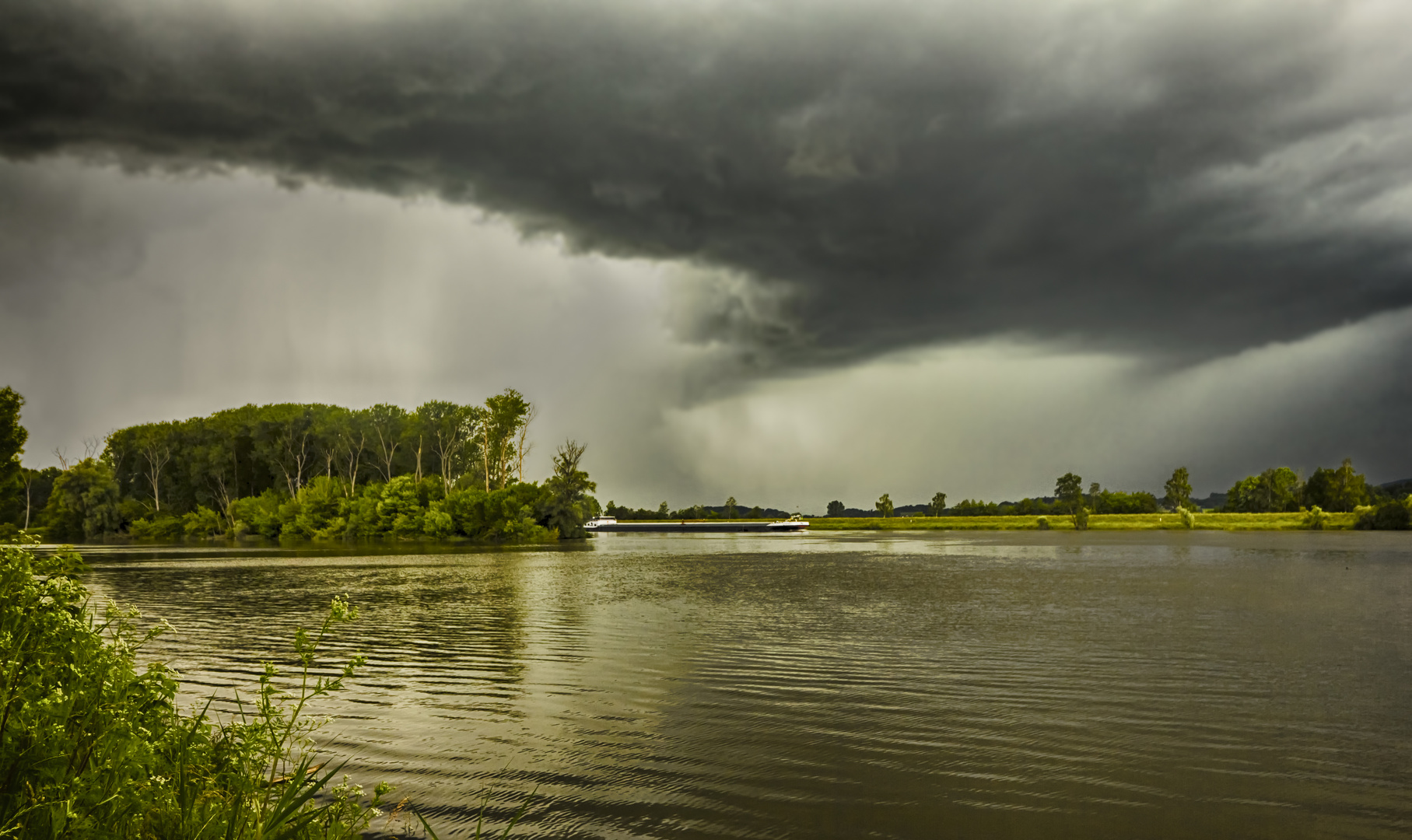  Gewitterfront an der Donau