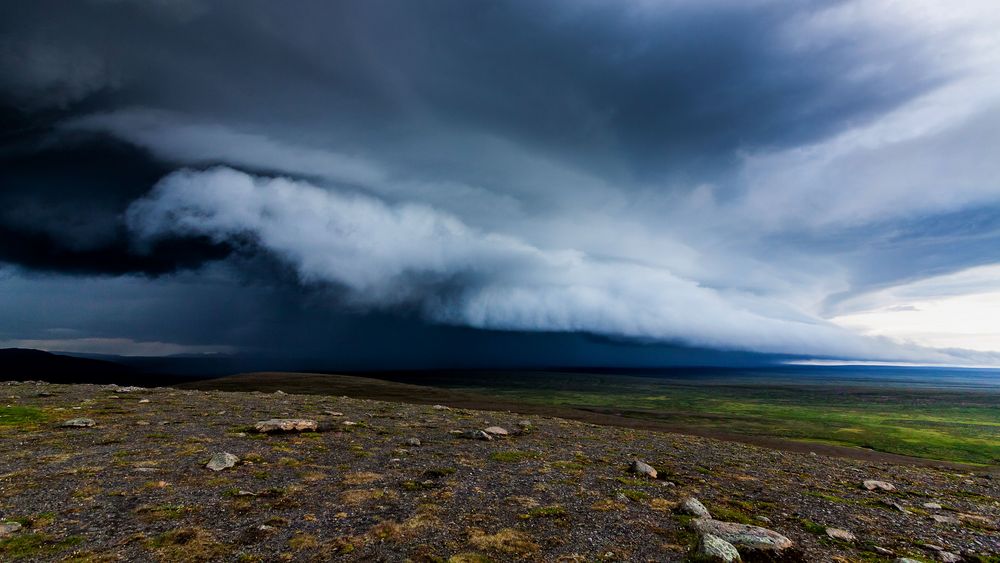 Gewitterfront auf Iceland, Hier wird das Wasser den Wolken zugeführt